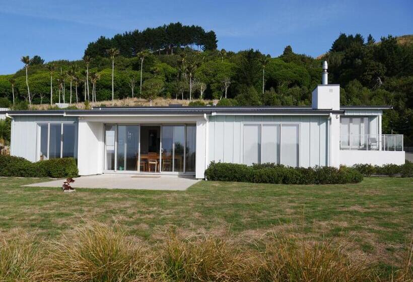 Aston Road Villa Bed & Breakfast