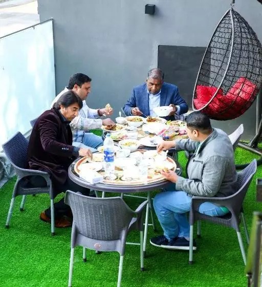 هتل Mairona Gulberg Lahore