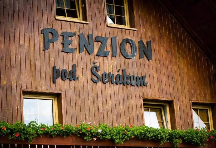 Majatalo Penzion Pod šerákem