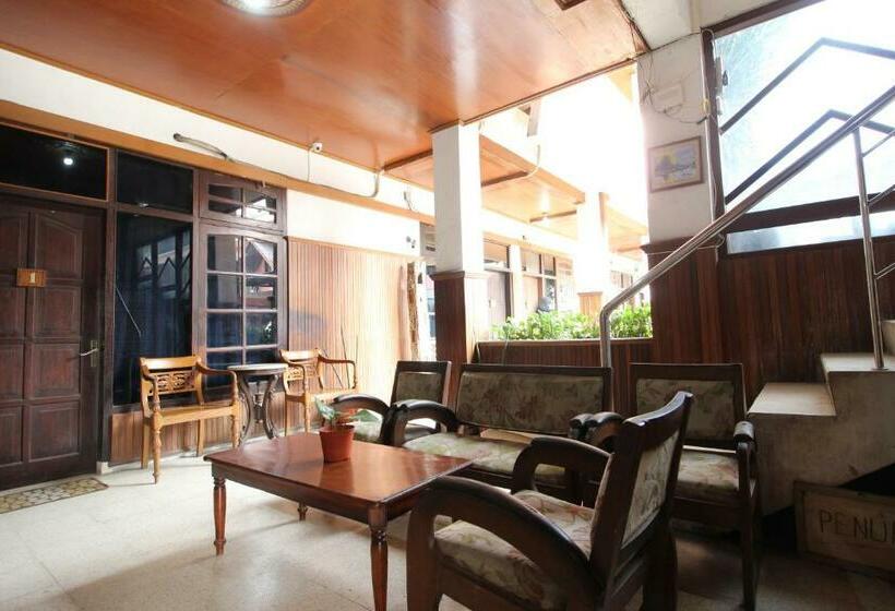 بنسيون Reddoorz @ Mantrijeron 2