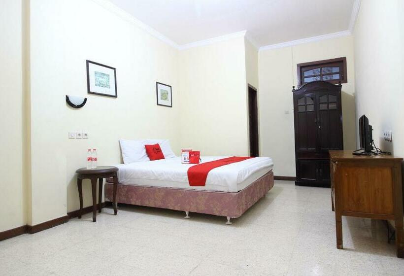 بنسيون Reddoorz @ Mantrijeron 2