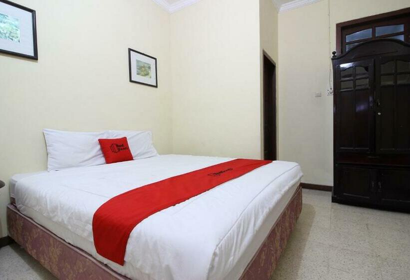 بنسيون Reddoorz @ Mantrijeron 2