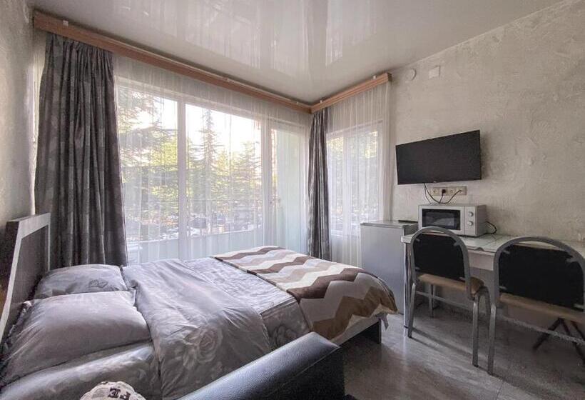 تختخواب و صبحانه уютная студия Maksim