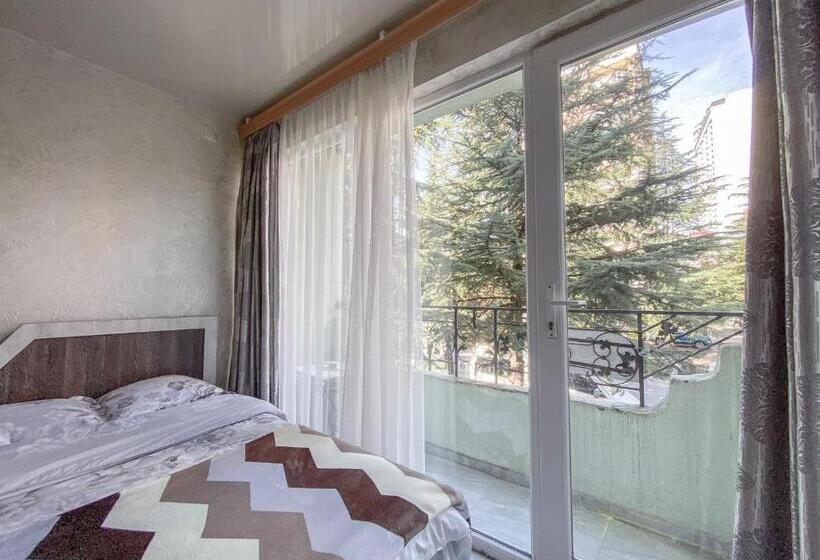 تختخواب و صبحانه уютная студия Maksim