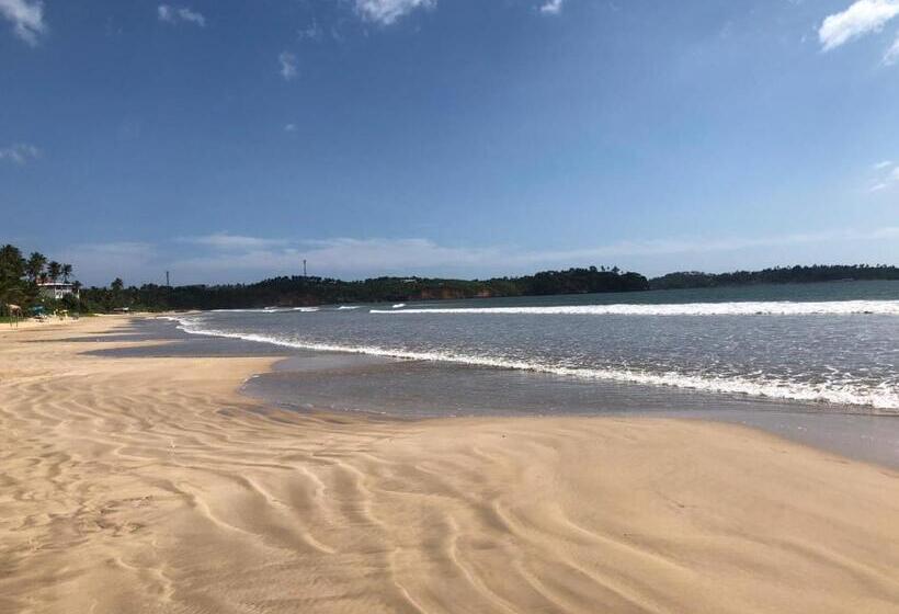 پانسیون Villa The Leaf