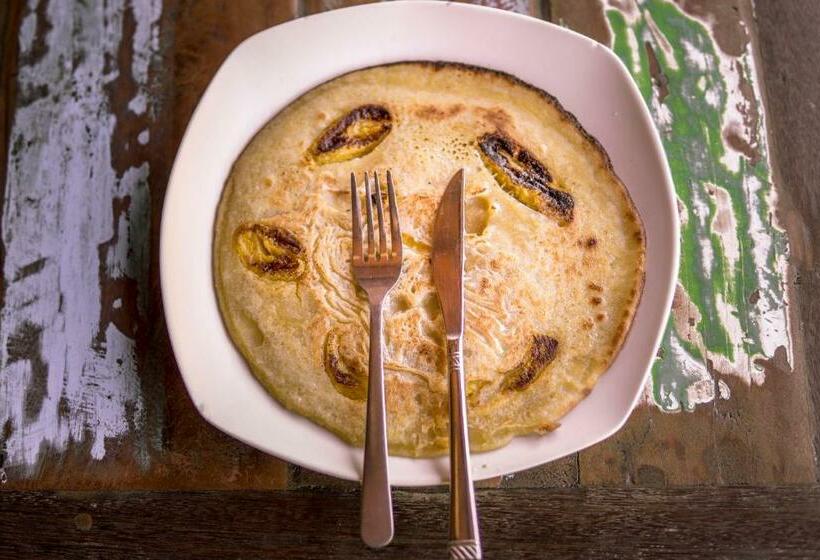 Black Lava Hostel And Lodge