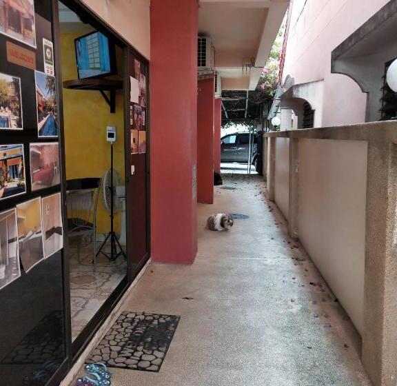 Hotelli Ban Elephant Blanc Apartment