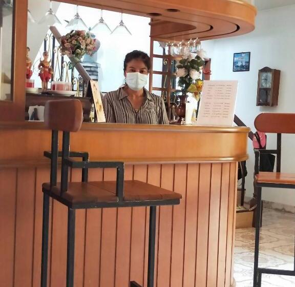 Hotelli Ban Elephant Blanc Apartment