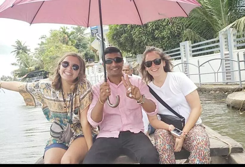 ペンション Abru S Holidays International Travelers