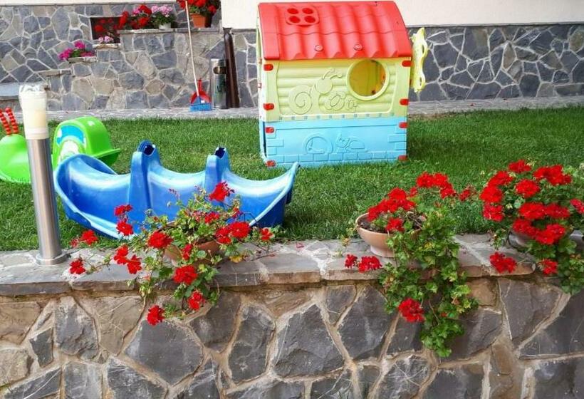 פנסיון Casa Tad