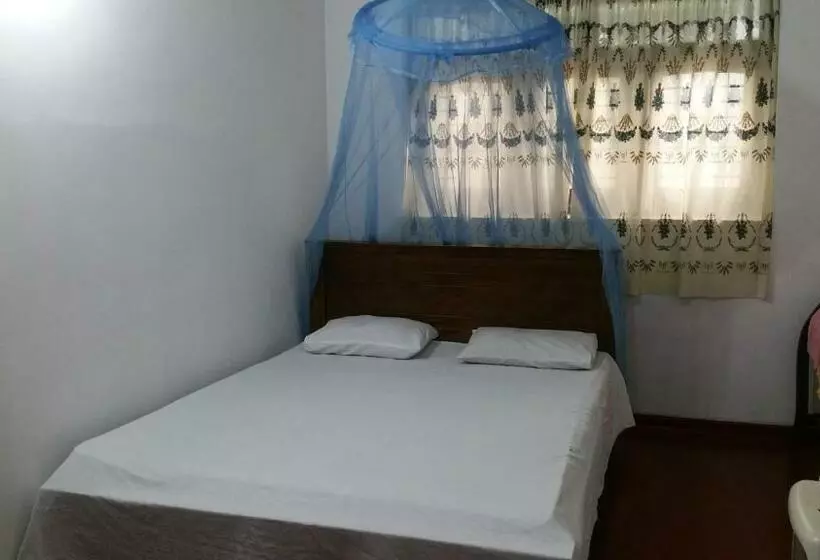 پانسیون Desitha Family House