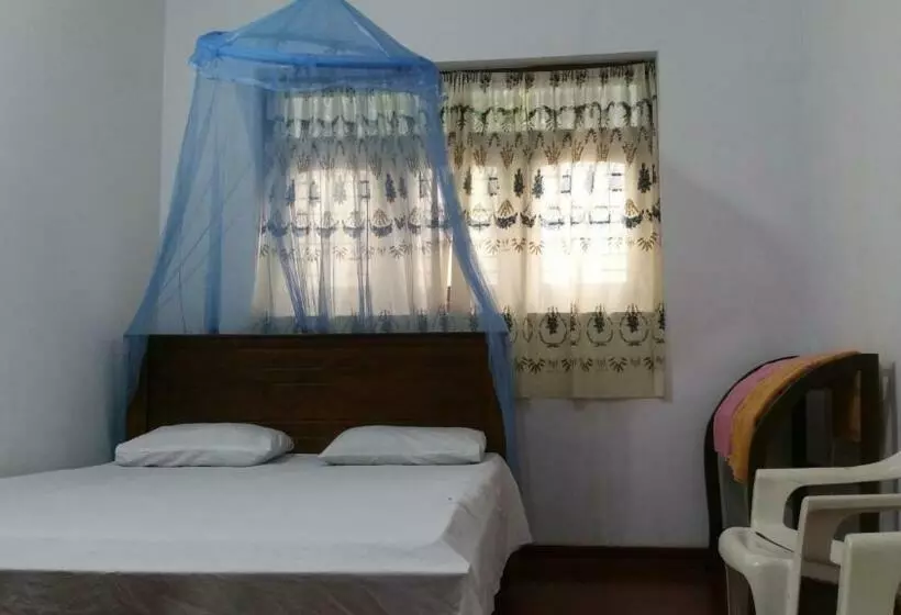 پانسیون Desitha Family House