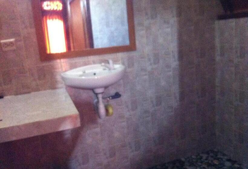 פנסיון Dinoyin Bungalows