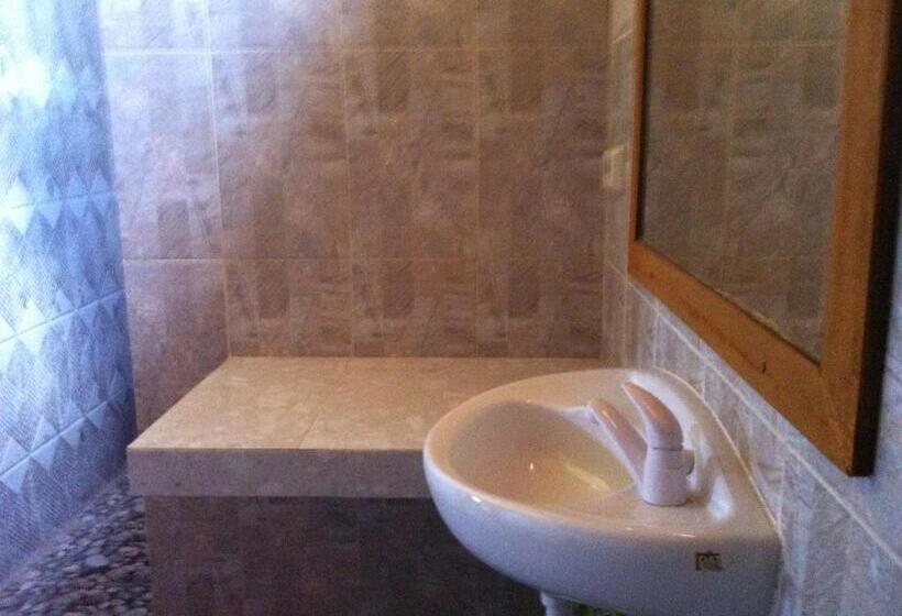 פנסיון Dinoyin Bungalows