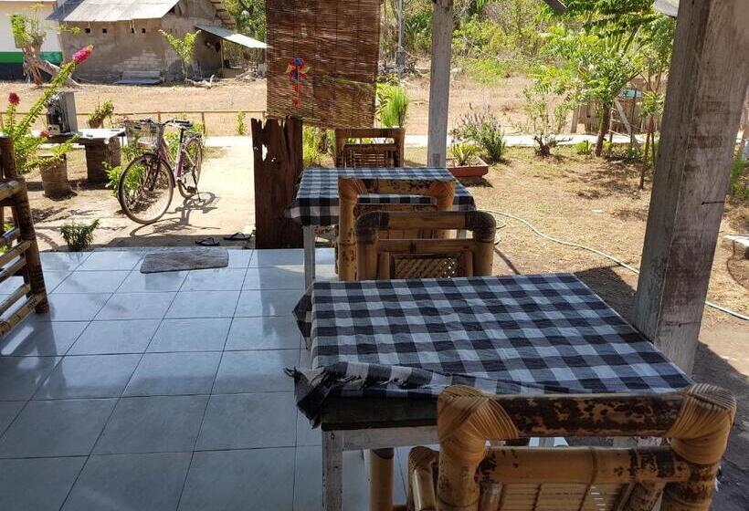 פנסיון Dinoyin Bungalows