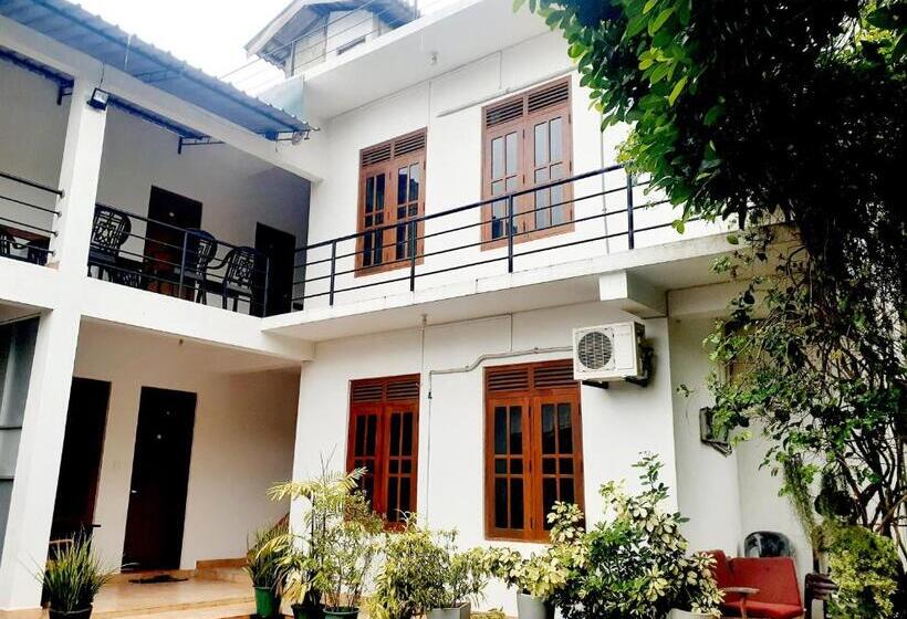 پانسیون Emarald Holiday Homes