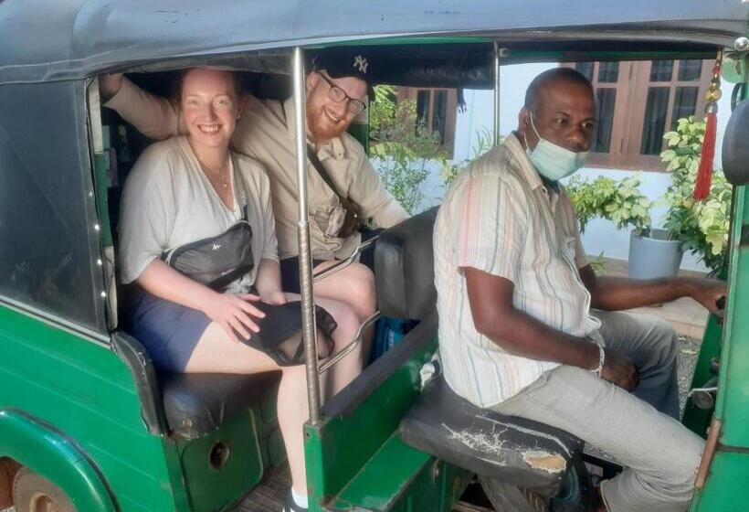 پانسیون Emarald Holiday Homes