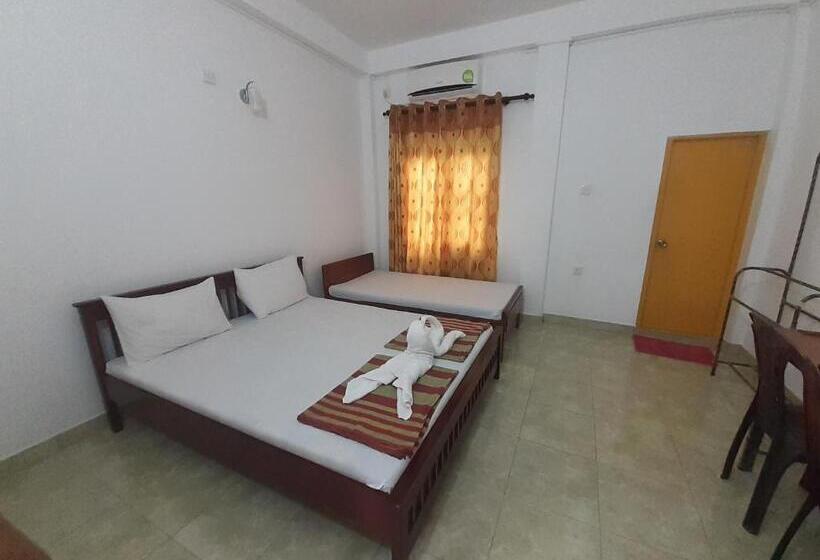 پانسیون Emarald Holiday Homes