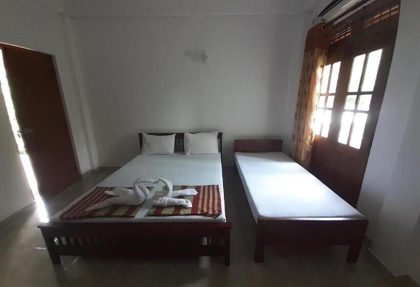 پانسیون Emarald Holiday Homes