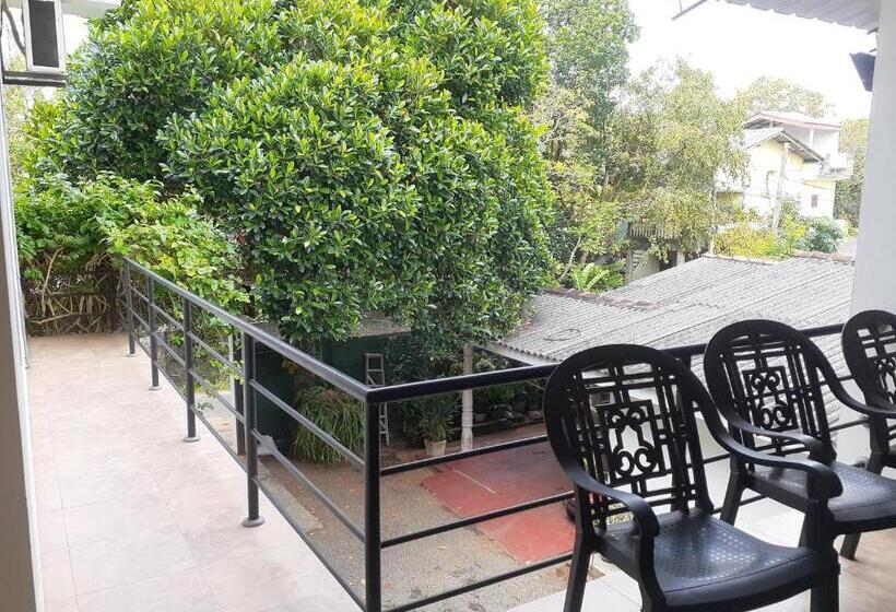 پانسیون Emarald Holiday Homes