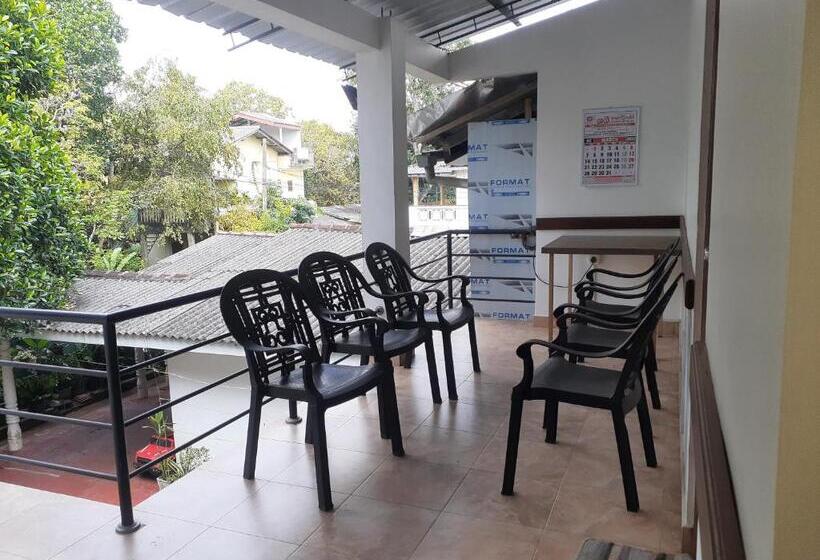 پانسیون Emarald Holiday Homes