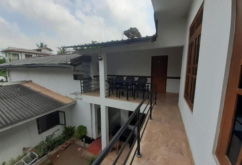 پانسیون Emarald Holiday Homes