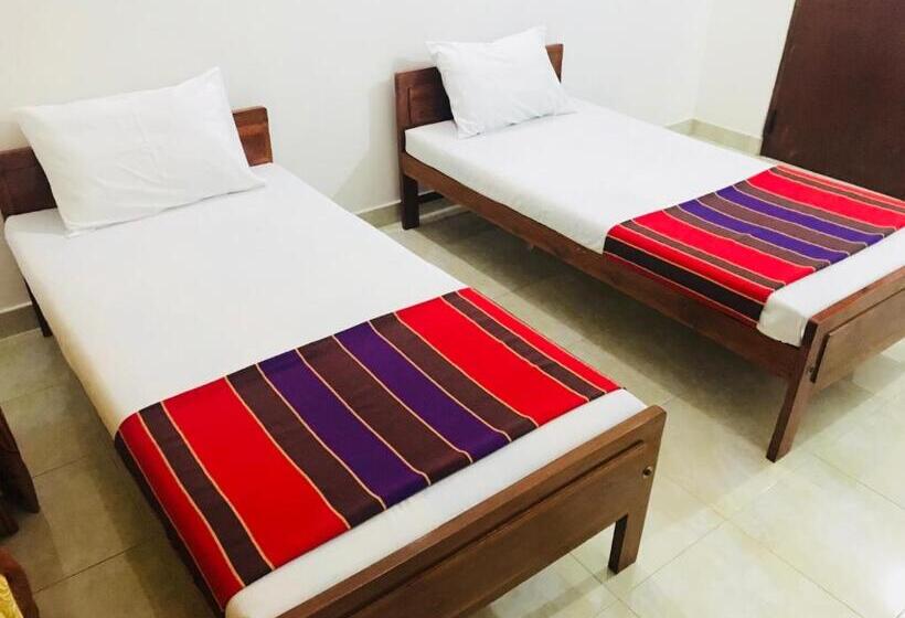 پانسیون Emarald Holiday Homes