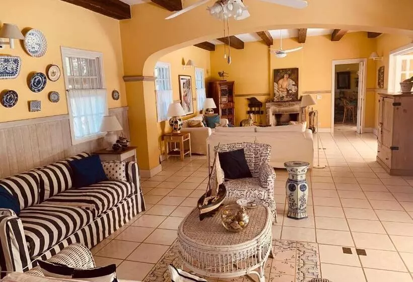 ペンション Villa Paradiso Pousada