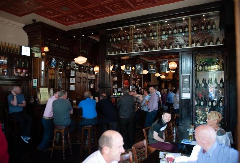 호스텔 Thirteen On The Green Eyre Square