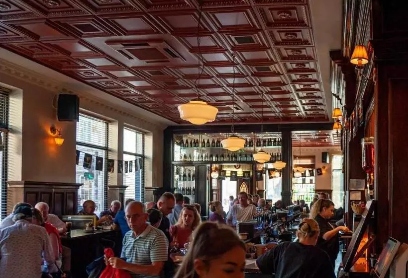 هاستل Thirteen On The Green   Eyre Square