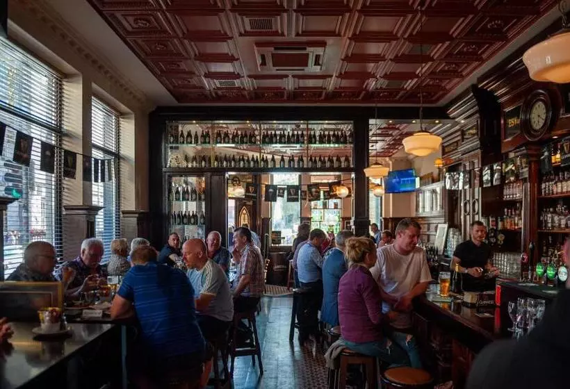 هاستل Thirteen On The Green   Eyre Square