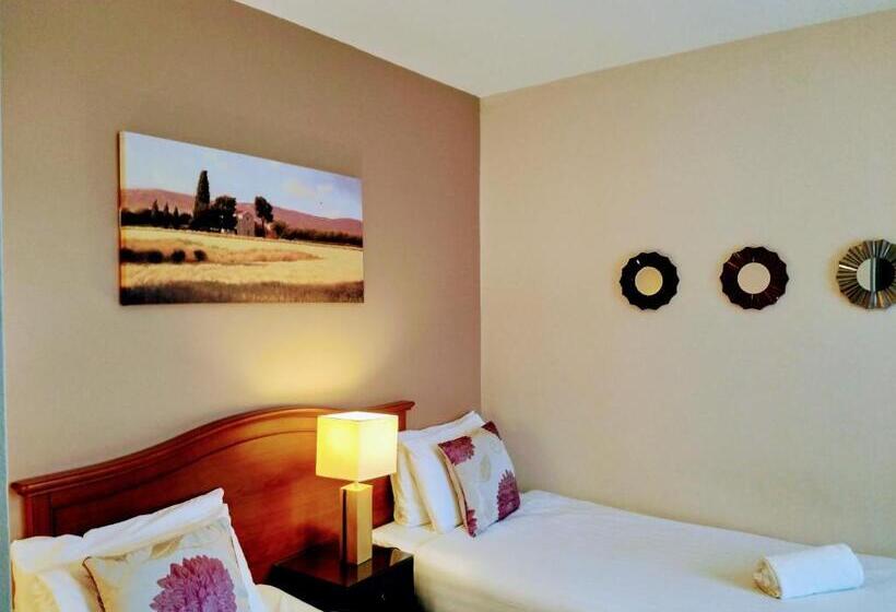 호스텔 Thirteen On The Green Eyre Square