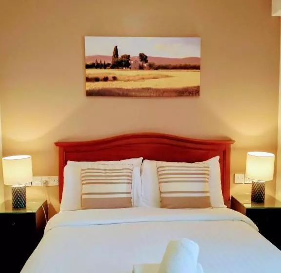 هاستل Thirteen On The Green   Eyre Square