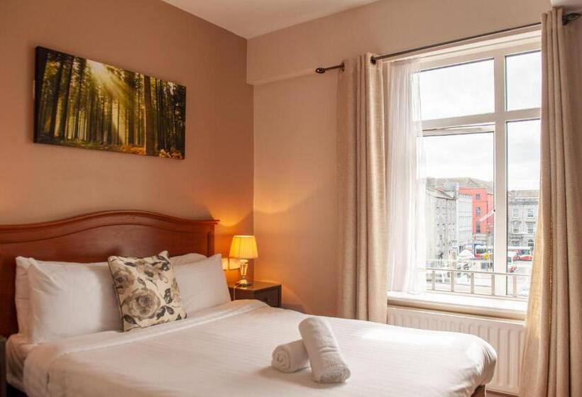 호스텔 Thirteen On The Green Eyre Square