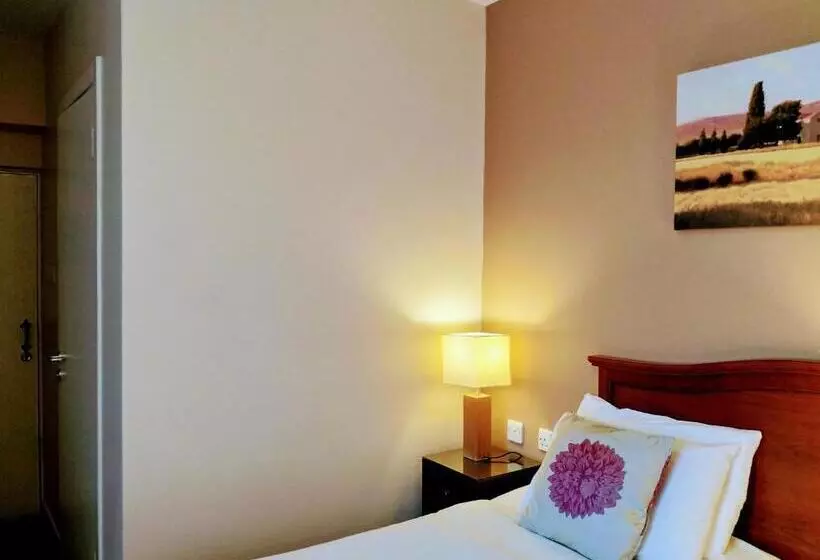 هاستل Thirteen On The Green   Eyre Square