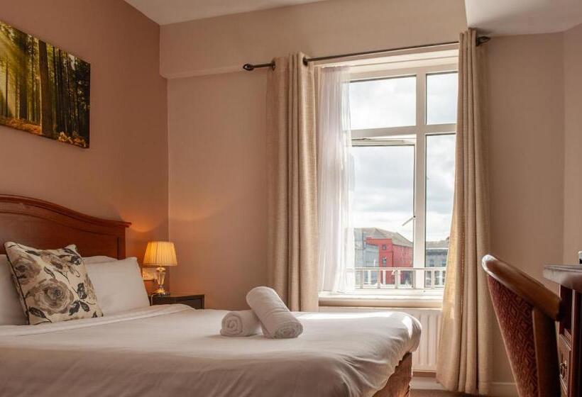 호스텔 Thirteen On The Green Eyre Square