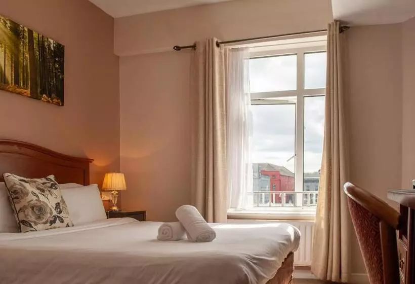 هاستل Thirteen On The Green   Eyre Square