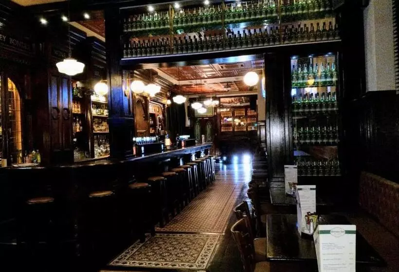 هاستل Thirteen On The Green   Eyre Square