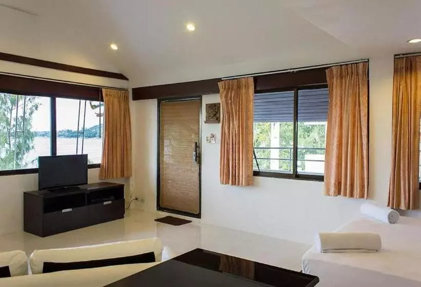 پانسیون Baan Natacha Beachfront Guesthouse