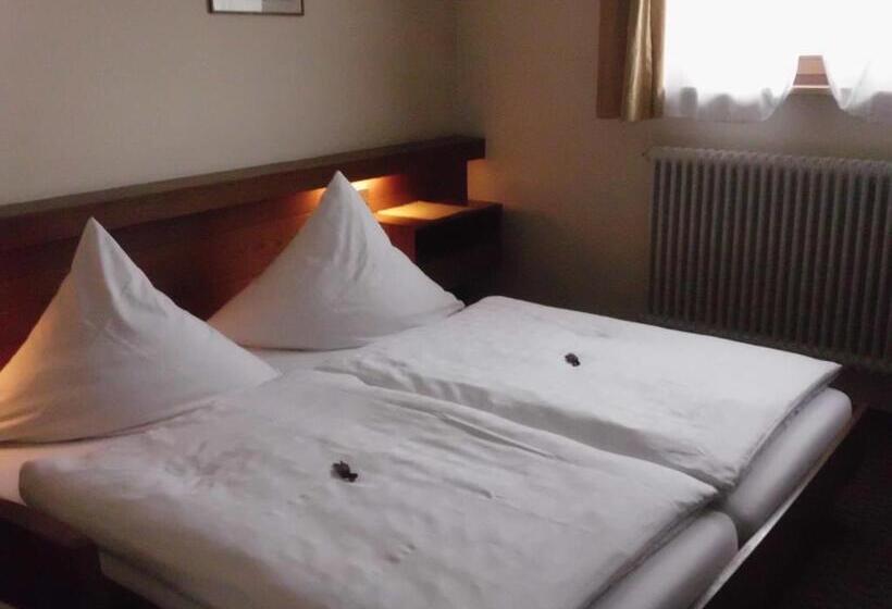 Pensão Finken, Gästezimmer An Der Rench