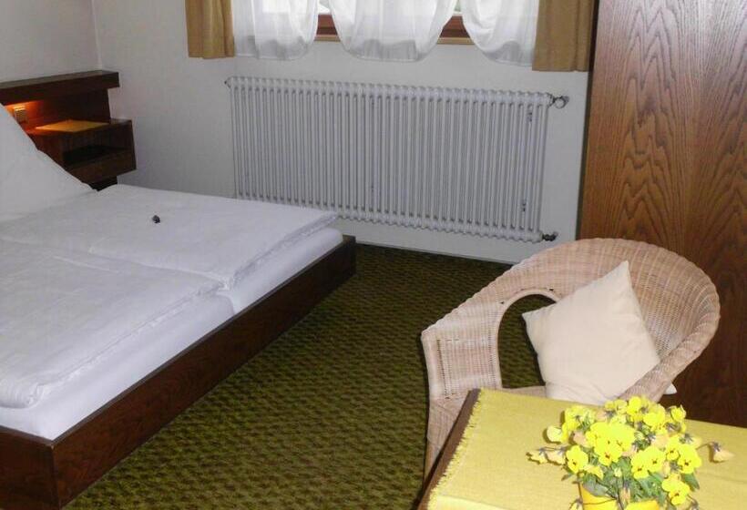 Pensão Finken, Gästezimmer An Der Rench