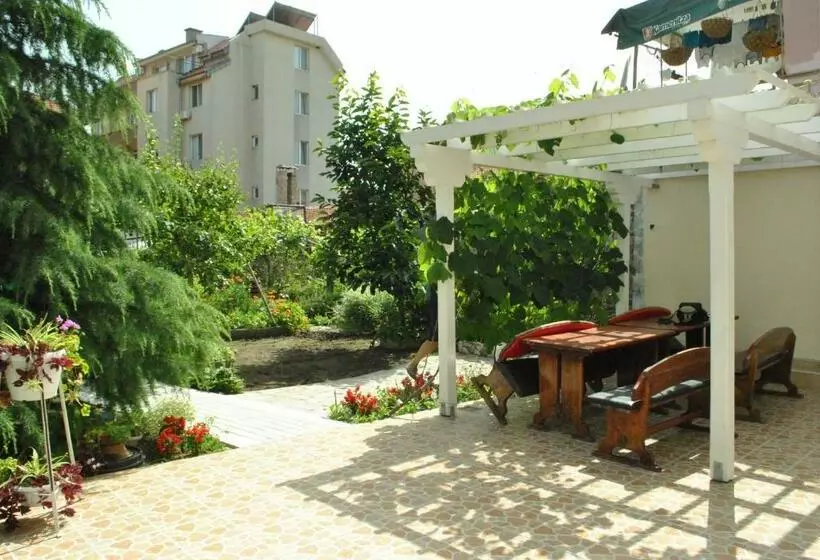 پانسیون Veda Guest House