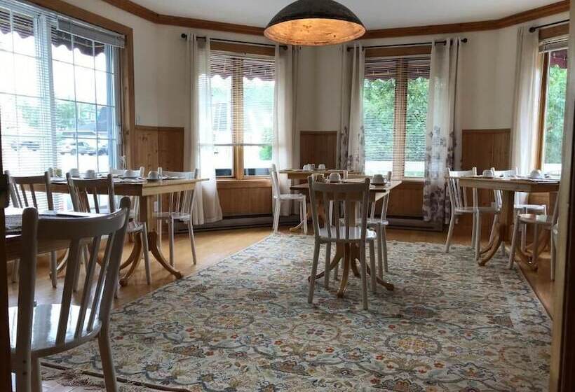 הוסטל Auberge Maison Gagne