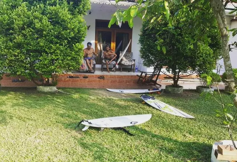 ユースホステル Surfing Wombats