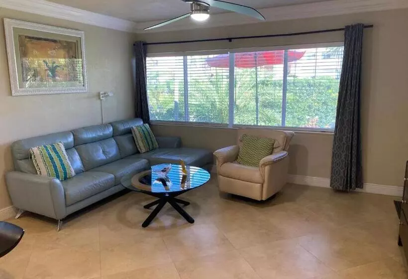 ホテル Atlantic Shores Vacation Villas