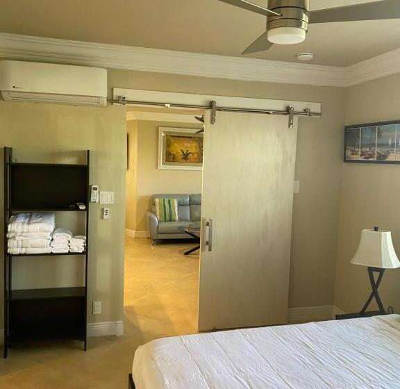 בית מלון כפרי Atlantic Shores Vacation Villas