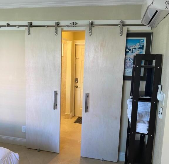 בית מלון כפרי Atlantic Shores Vacation Villas