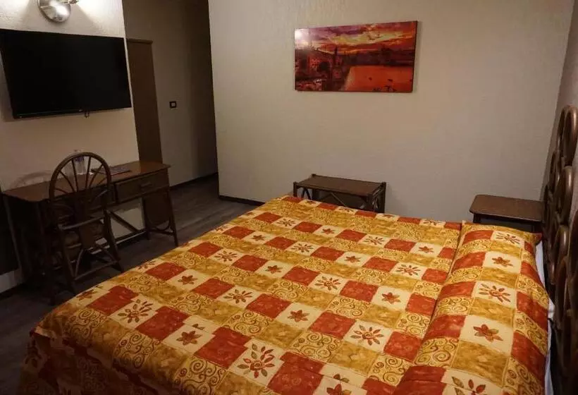 Hotelli Plaza Crystal