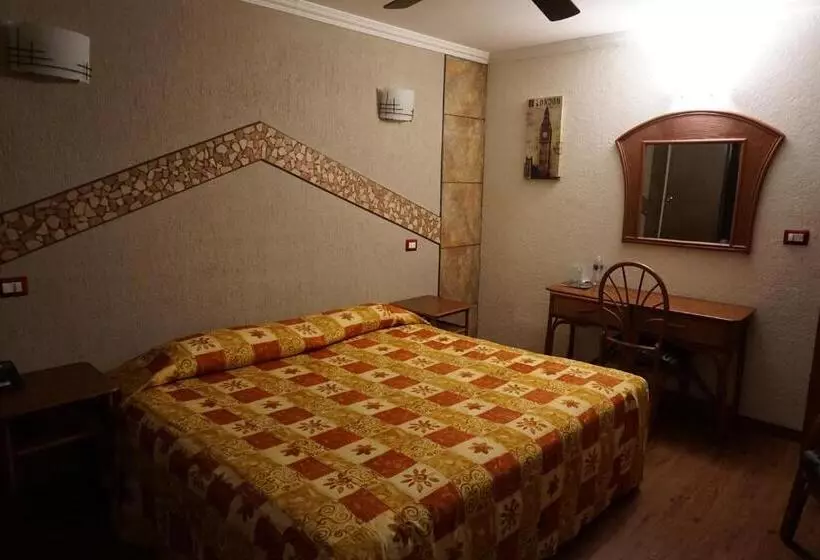 Hotelli Plaza Crystal