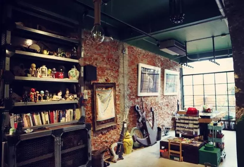旅充人文 Travel Charger Hostel